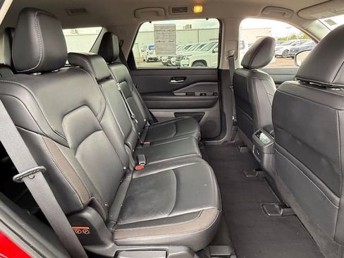 Used 2023 Nissan Pathfinder SL w/ Black Appearance Package image 14