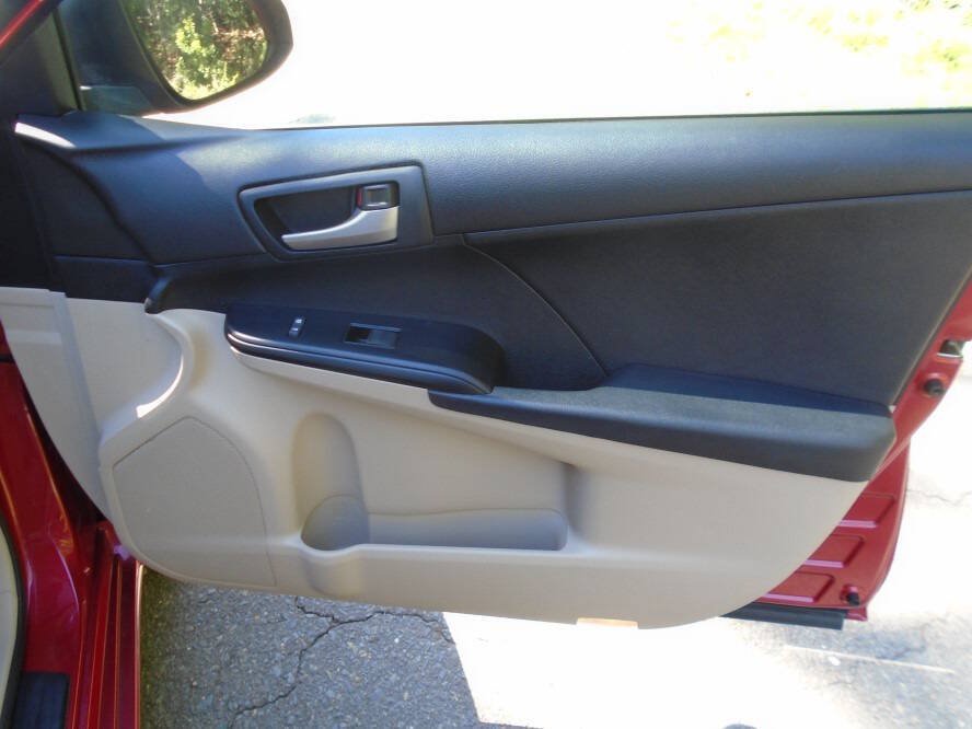 Used 2012 Toyota Camry LE FWD image 23