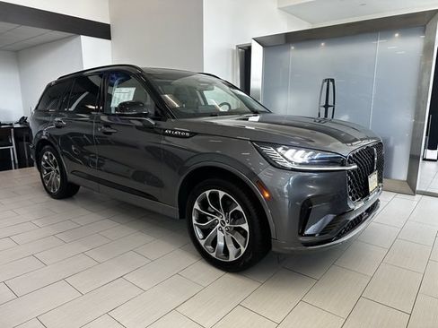 Certified 2025 Lincoln Aviator AWD w/ Jet Appearance Package image 4
