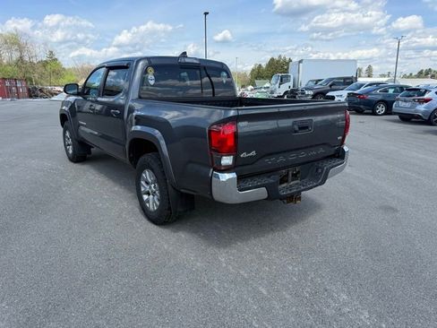 Used 2019 Toyota Tacoma SR5 image 8