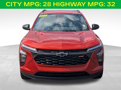 Used 2024 Chevrolet Trax RS w/ Driver Confidence Package FWD image 3
