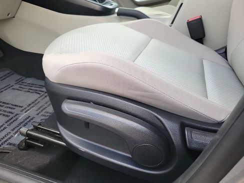 Used 2025 Kia Soul LX FWD image 12