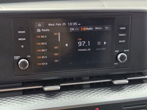 Used 2024 Kia Carnival LX image 24