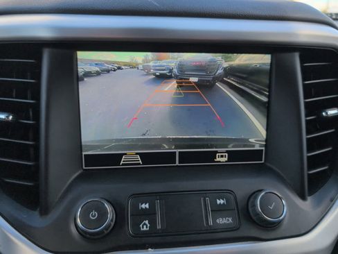 Used 2023 GMC Acadia SLE image 31