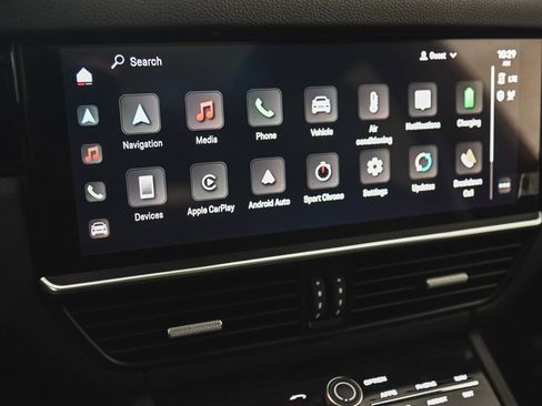 Used 2022 Porsche Cayenne Platinum Edition image 21