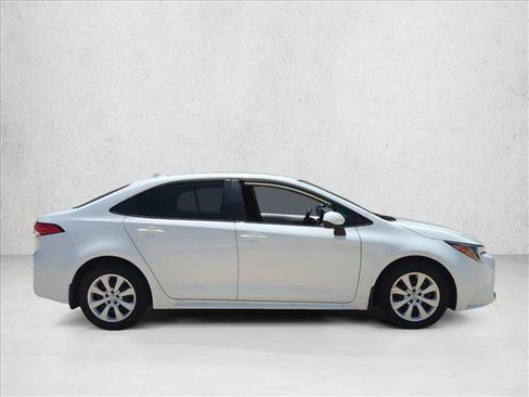 Used 2025 Toyota Corolla LE FWD image 4