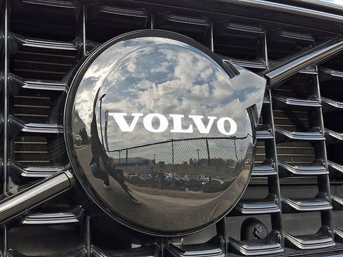 Used 2023 Volvo S60 B5 Plus w/ Climate Package image 30