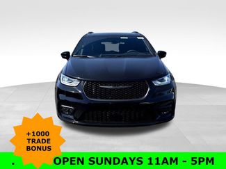 New 2026 Chrysler Pacifica Limited w/ Uconnect Theater Family Group video 2