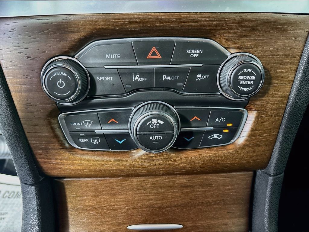 Used 2019 Chrysler 300 C w/ Sun, Sound & Nav Package RWD image 18