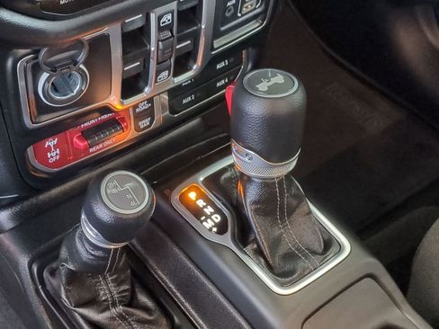 Used 2025 Jeep Wrangler Unlimited Rubicon image 19