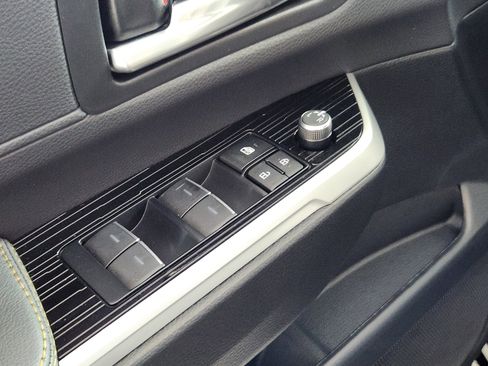 Used 2025 Toyota Sienna XLE Woodland Edition image 17