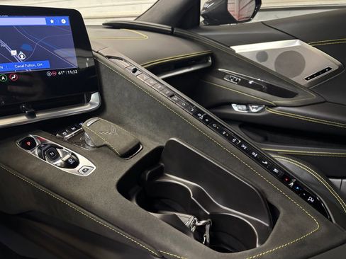 Used 2021 Chevrolet Corvette Stingray Premium Cpe w/ Z51 Performance Package RWD image 19