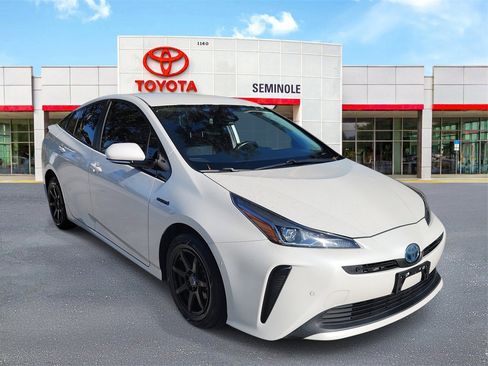 Used 2020 Toyota Prius LE w/ Carpet Mat Package image 2