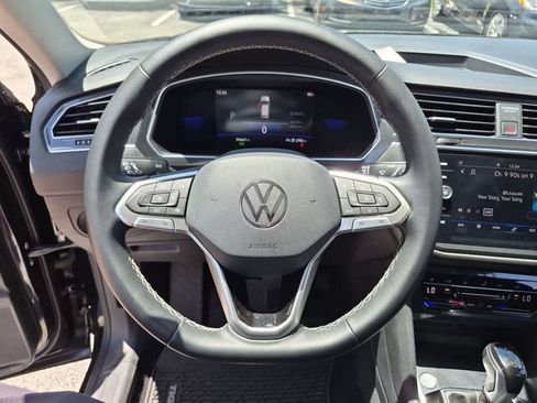 Used 2022 Volkswagen Tiguan SE FWD image 12