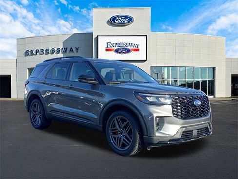 Used 2025 Ford Explorer ST-Line w/ ST-Line Street Pack image 4