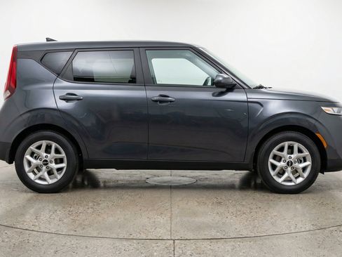 Used 2025 Kia Soul LX w/ LX Technology Package FWD image 11