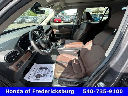 Used 2025 Honda Pilot Elite image 17