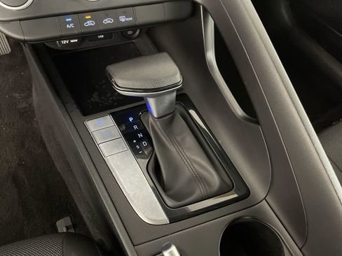 Used 2023 Hyundai Elantra SE w/ Preferred Accessory Package image 32
