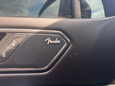 Used 2018 Volkswagen Tiguan SEL Premium w/ 3rd Row Seat Package image 18