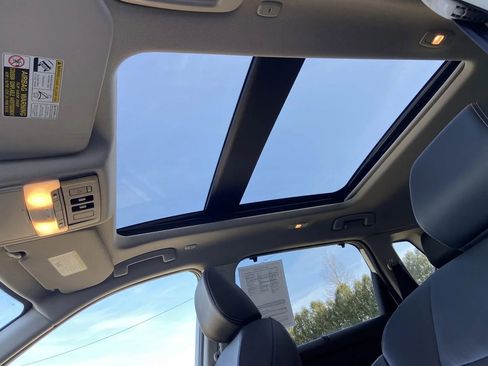 Used 2023 Nissan Rogue SL w/ SL Premium Package image 13