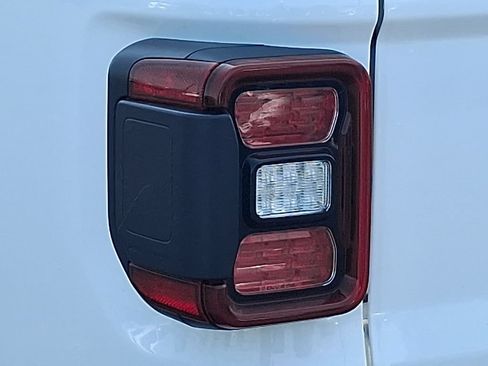 Used 2026 Jeep Gladiator Mojave AWD/4WD image 10