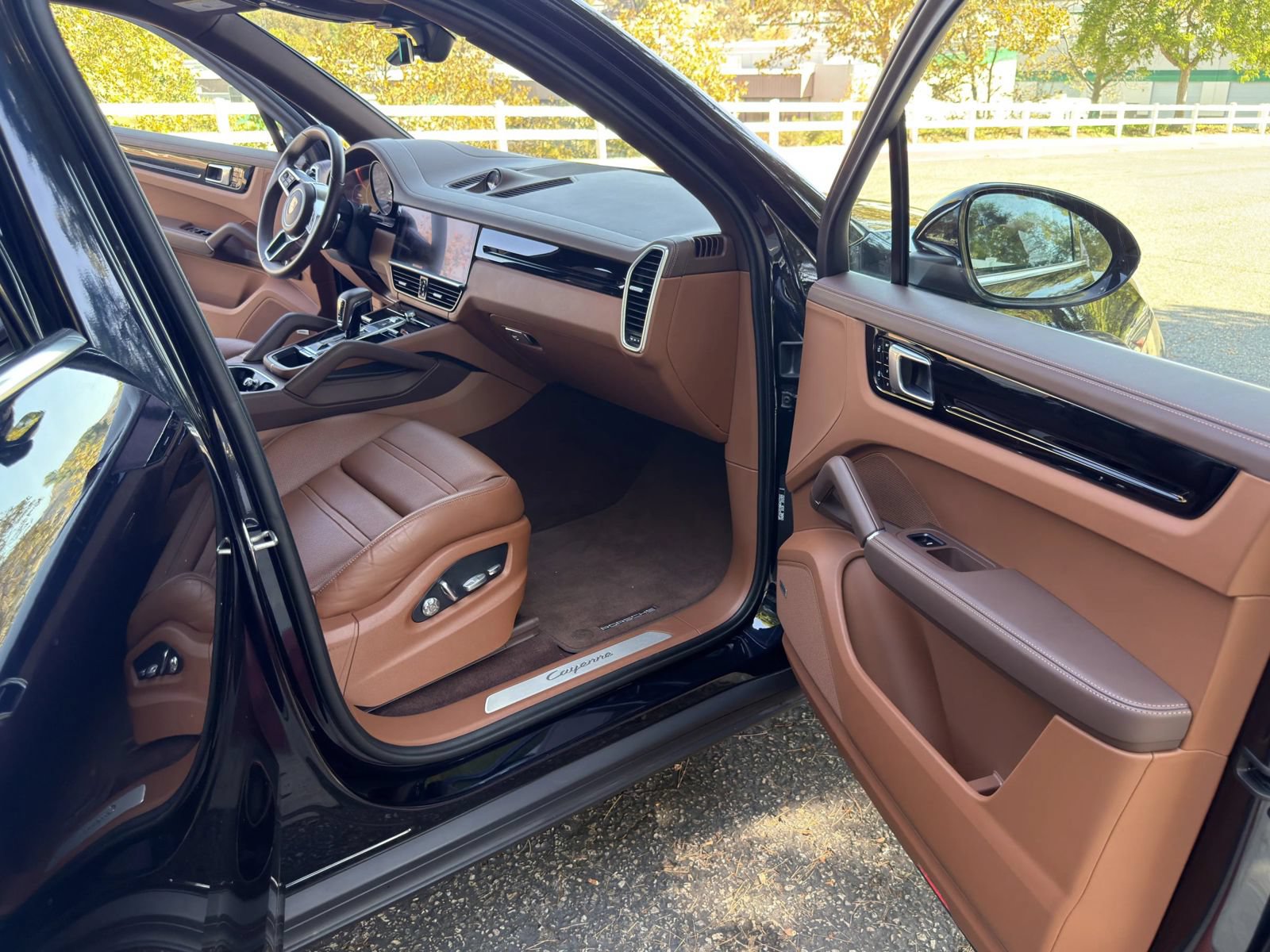 Used 2021 Porsche Cayenne AWD/4WD image 15