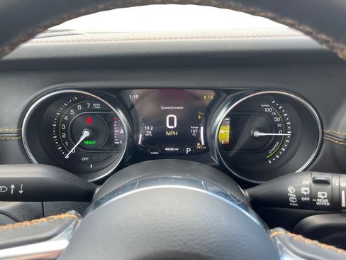 Used 2022 Jeep Wrangler Unlimited Sahara AWD/4WD image 24