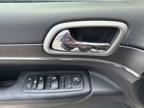 Used 2018 Jeep Grand Cherokee Limited AWD/4WD image 24