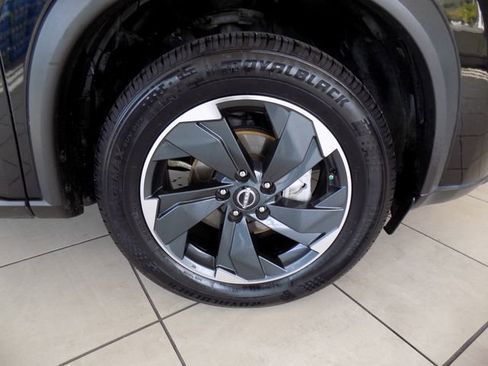 Used 2025 Nissan Rogue SV image 10