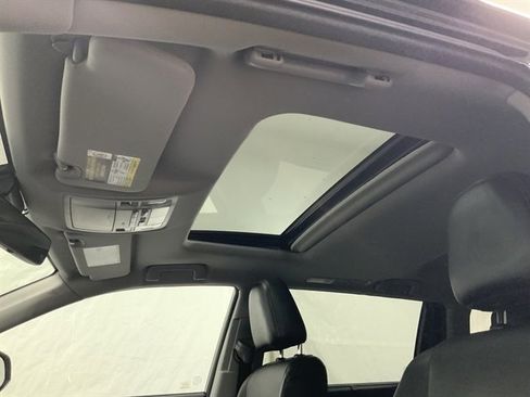 Used 2017 Toyota Highlander XLE image 19