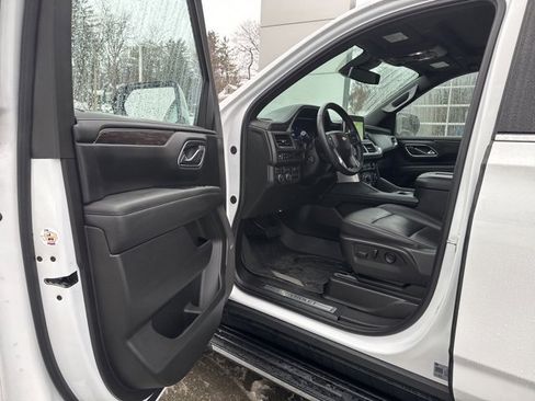 Used 2024 Chevrolet Tahoe LT w/ LT Signature Package image 15