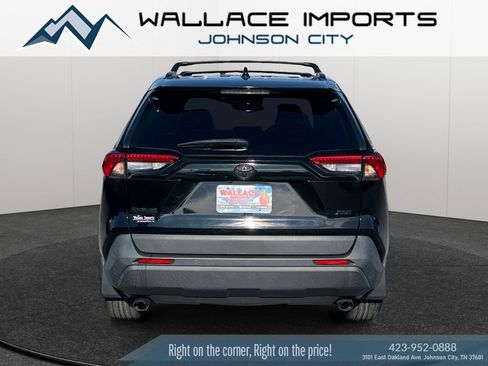 Used 2022 Toyota RAV4 XLE Premium image 4