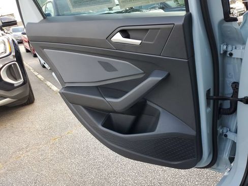 Certified 2025 Volkswagen Jetta SE FWD image 19