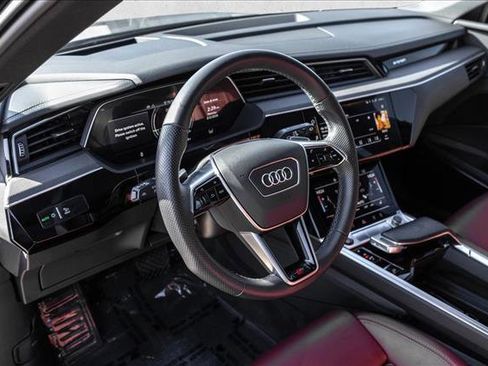 Used 2023 Audi e-tron S Prestige w/ Prestige Package image 10