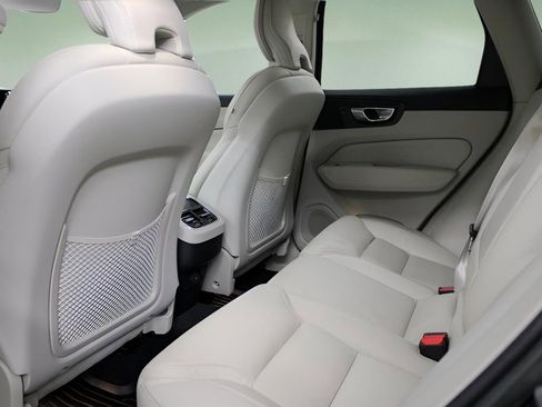 Certified 2023 Volvo XC60 B5 Ultimate w/ Climate Package image 11