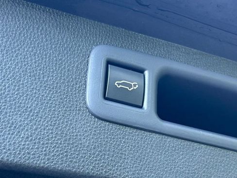 Used 2022 Toyota Highlander XLE AWD/4WD image 55