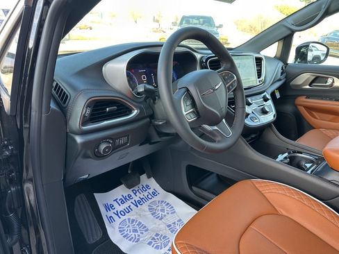 New 2026 Chrysler Pacifica Pinnacle image 64