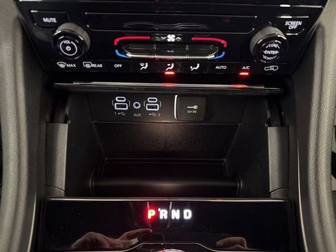 Used 2024 Jeep Grand Cherokee Laredo X w/ Trailer Tow Package image 16