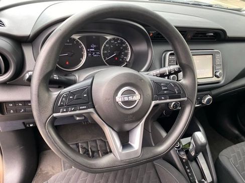 Used 2022 Nissan Kicks S FWD image 12