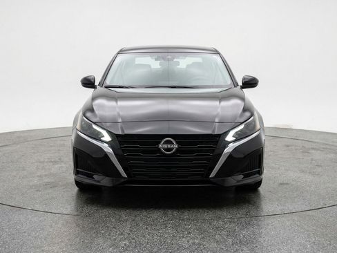 Used 2025 Nissan Altima 2.5 SV FWD image 2