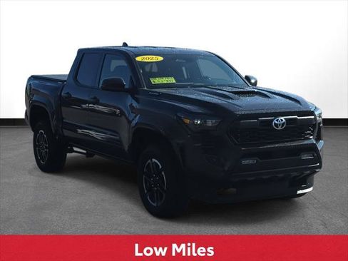 Certified 2025 Toyota Tacoma TRD Sport w/ TRD Sport Upgrade Package AWD/4WD image 4