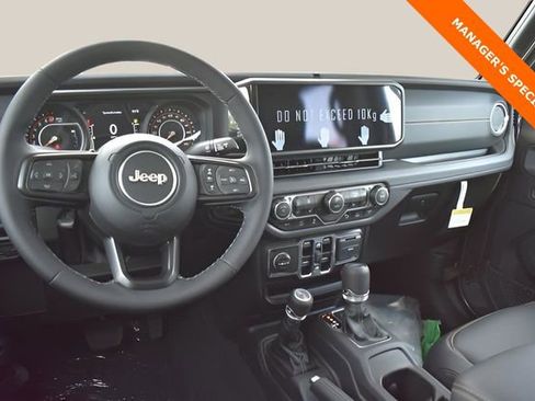 New 2025 Jeep Gladiator High Tide image 14