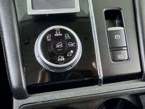 Used 2024 Mitsubishi Outlander ES AWD/4WD image 20