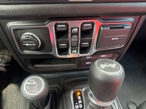 Used 2025 Jeep Wrangler Unlimited Sport AWD/4WD image 32