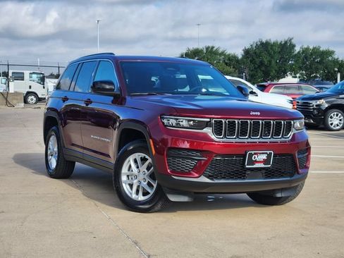 Used 2025 Jeep Grand Cherokee Laredo X w/ Luxury Tech Group I RWD image 2