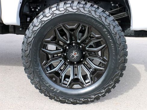 New 2026 Ford F250 Lariat w/ Black Appearance Package image 8