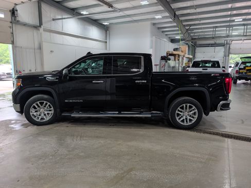 Used 2022 GMC Sierra 1500 SLT w/ SLT Premium Plus Package AWD/4WD image 5