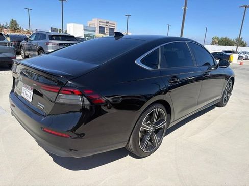 Used 2025 Honda Accord Sport image 2