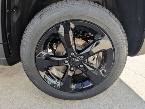 New 2025 Jeep Grand Cherokee Limited w/ Black Appearance Package image 42