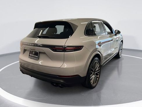 Used 2022 Porsche Cayenne Platinum Edition AWD/4WD image 4